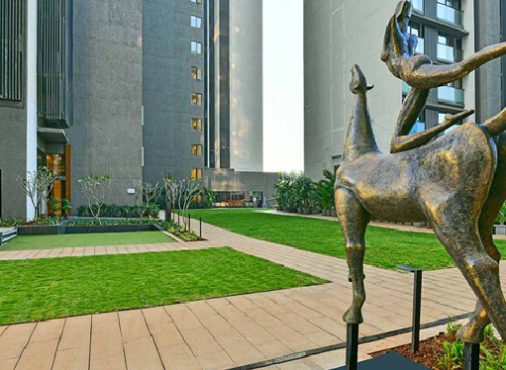 Why Rustomjee Paramount is the Best Investment for NRIs in Mumbai