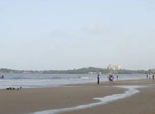 Experience the Best of Both Worlds: Urban Convenience and Coastal Tranquility in Versova